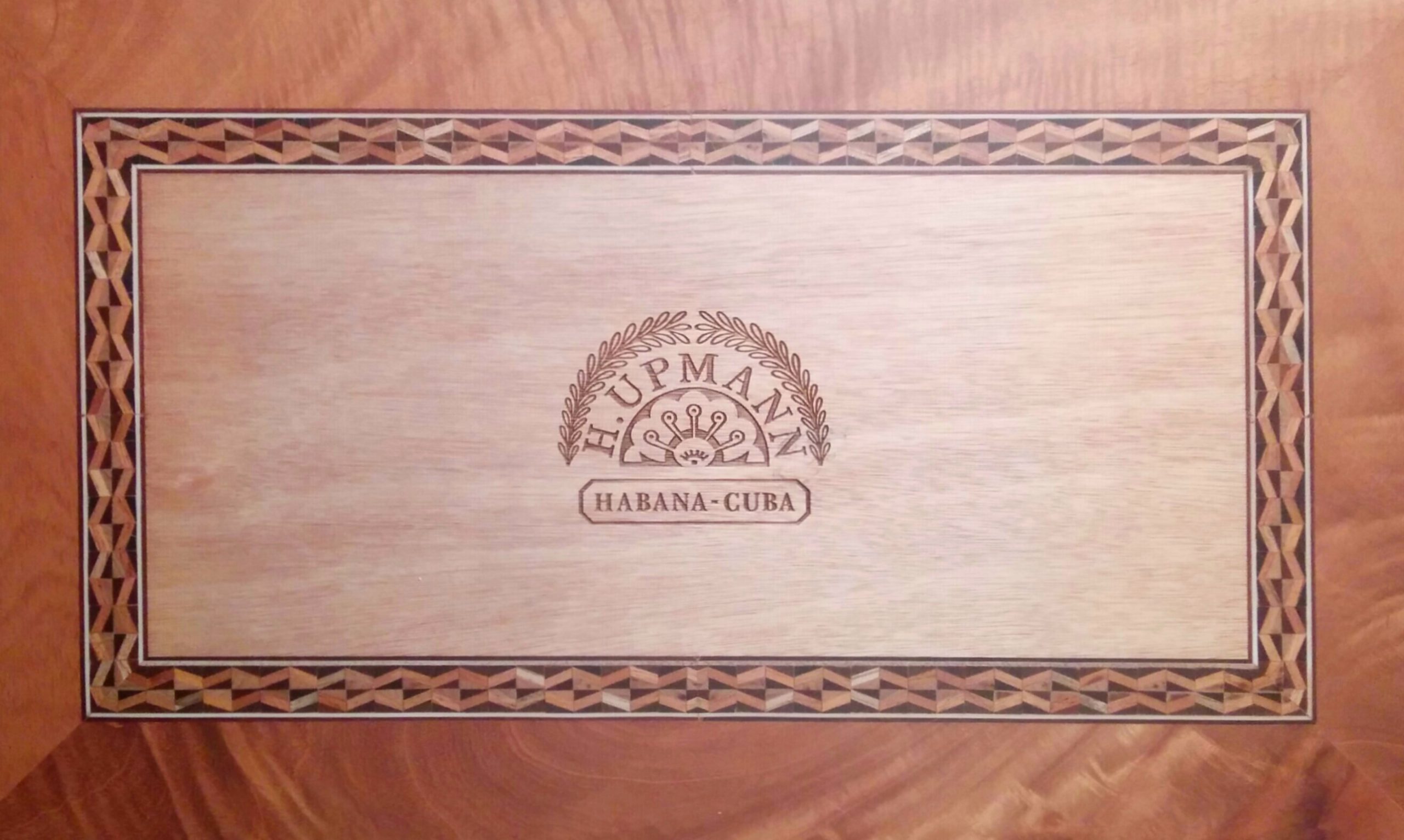 H. Upmann · Replica De Humidor Antiguo1