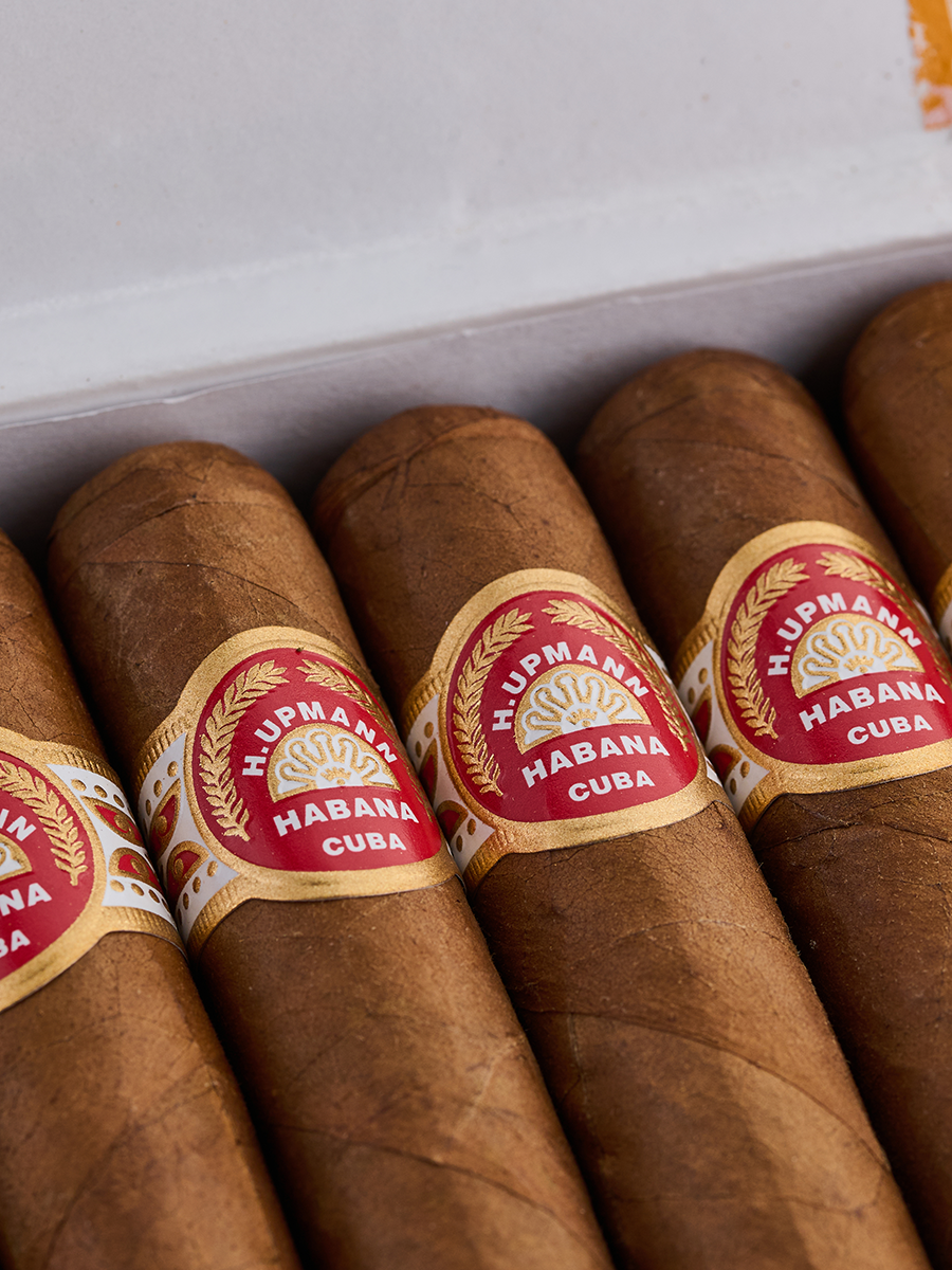 H. Upmann Linea Clasica Half Corona